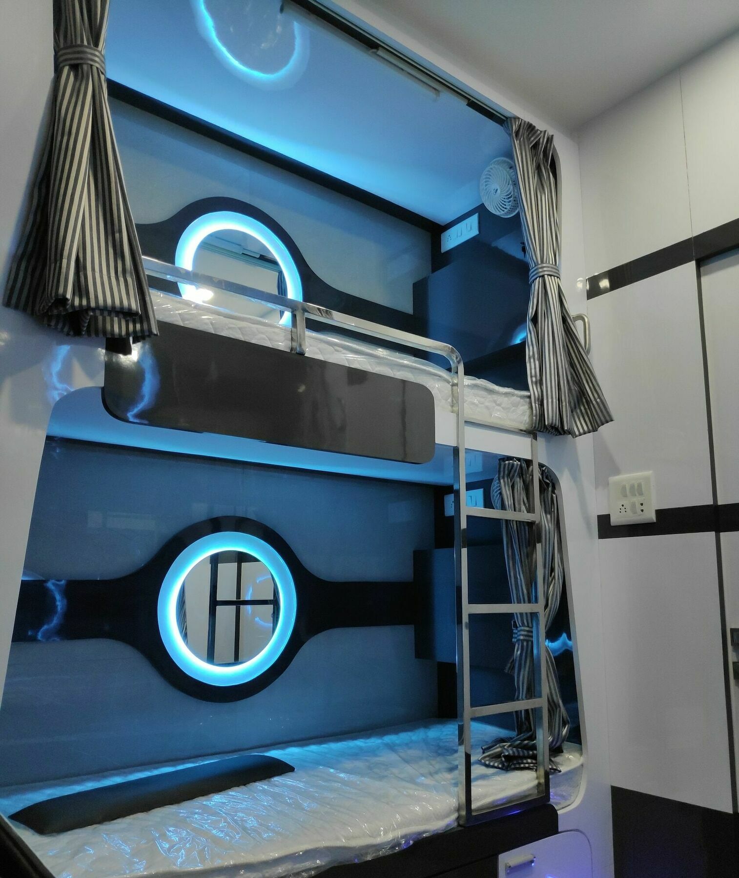 Ocean Dormitory Мумбай Екстериор снимка